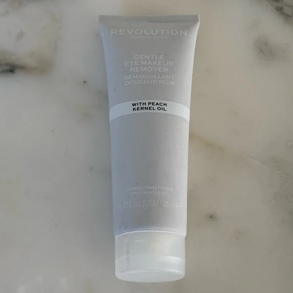 New revolution gentle eye makeup remover - Picture 3 of 4